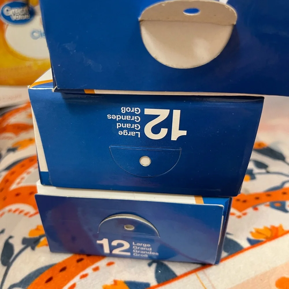 3 new boxes of large cat pan litter liners.